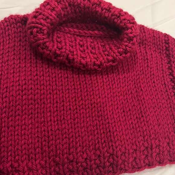 Boutique Knot Sweater-Fuschia with Cute Blue Buttons!🥰 Brand New! - Picture 3 of 3